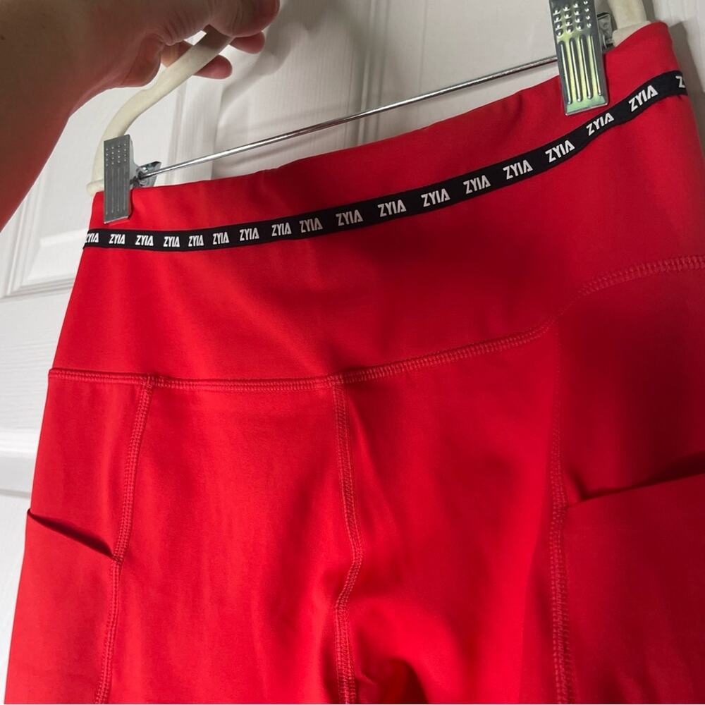 NWT ZYIA Grey in Red Game Day Light n Tight Picket 7/8 24” Size 4 - Picture 4 of 5